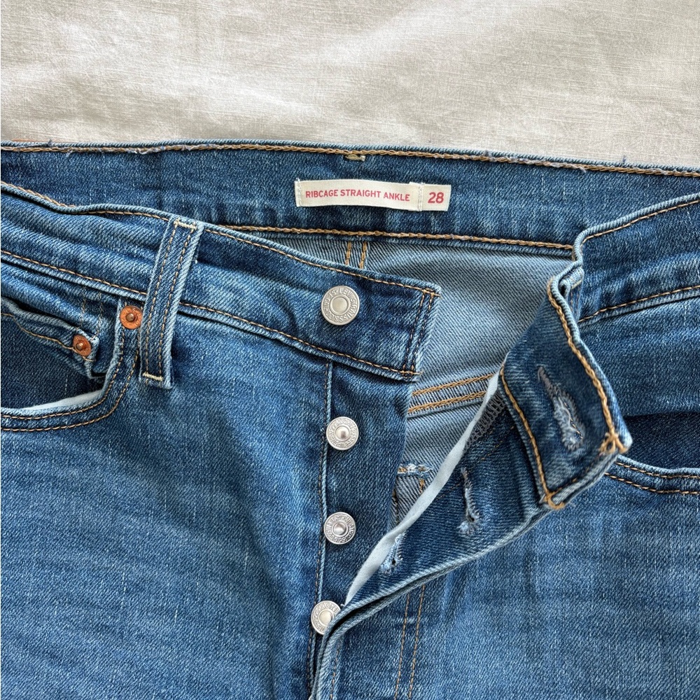 Levi’s Ribcage Straight Ankle Jeans